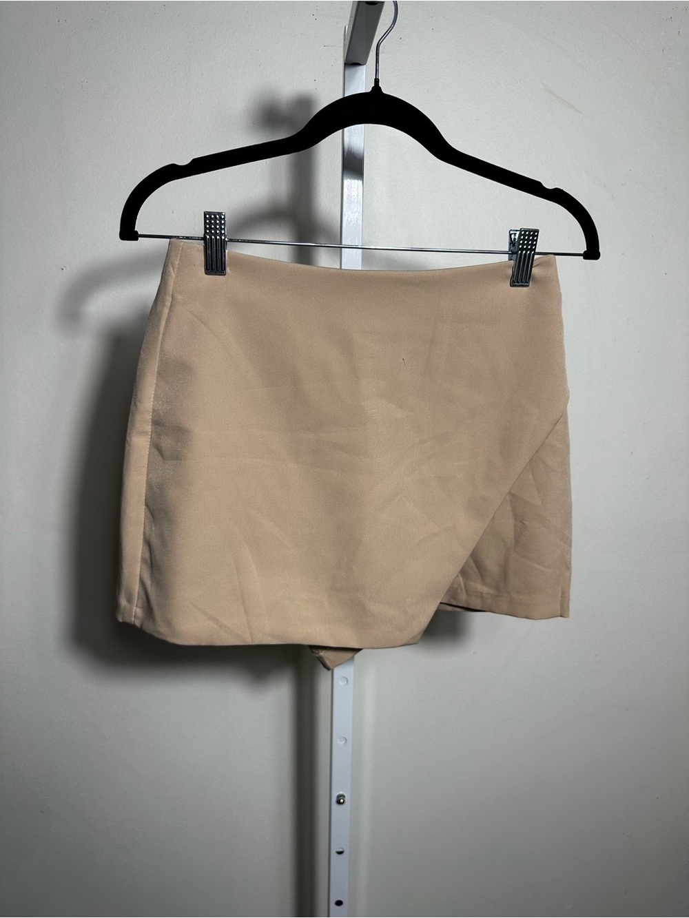 X211. Love Tree Beige Wrap-Front Mini Skirt/Skort